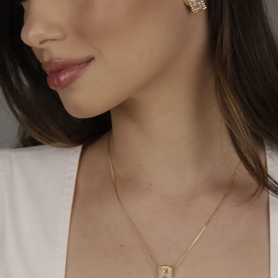Conjunto Quadrado Trabalhado com Detalhe em Zircônia 