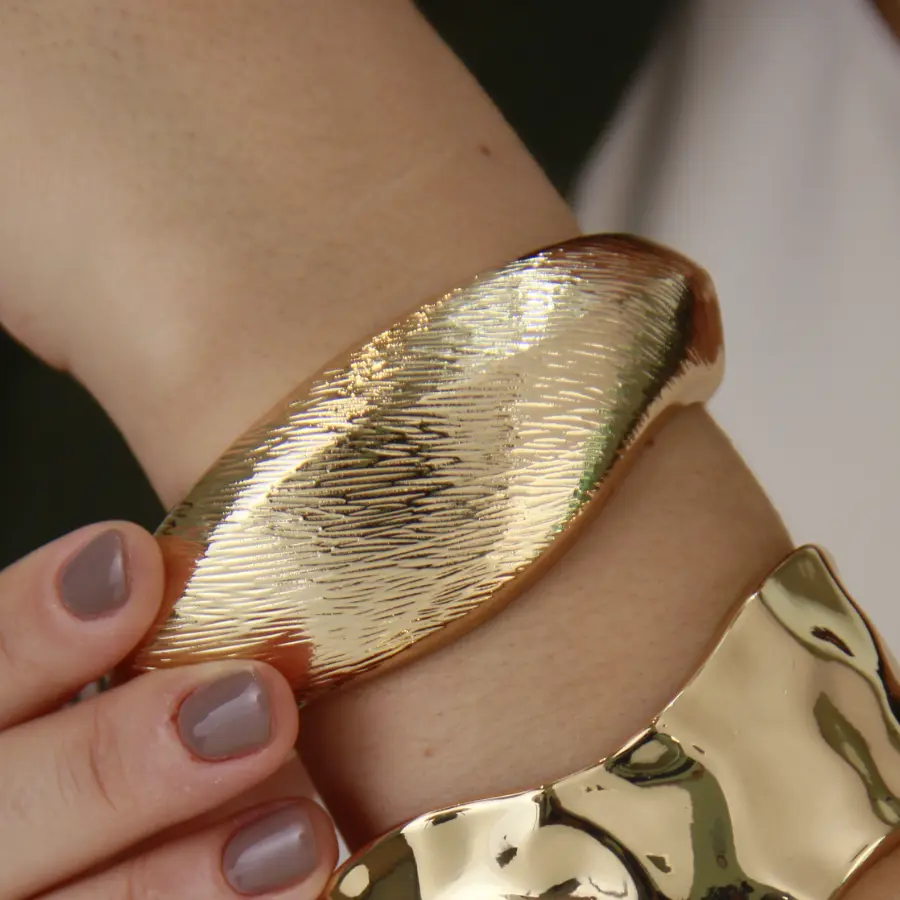 Bracelete com Textura Maximalista 