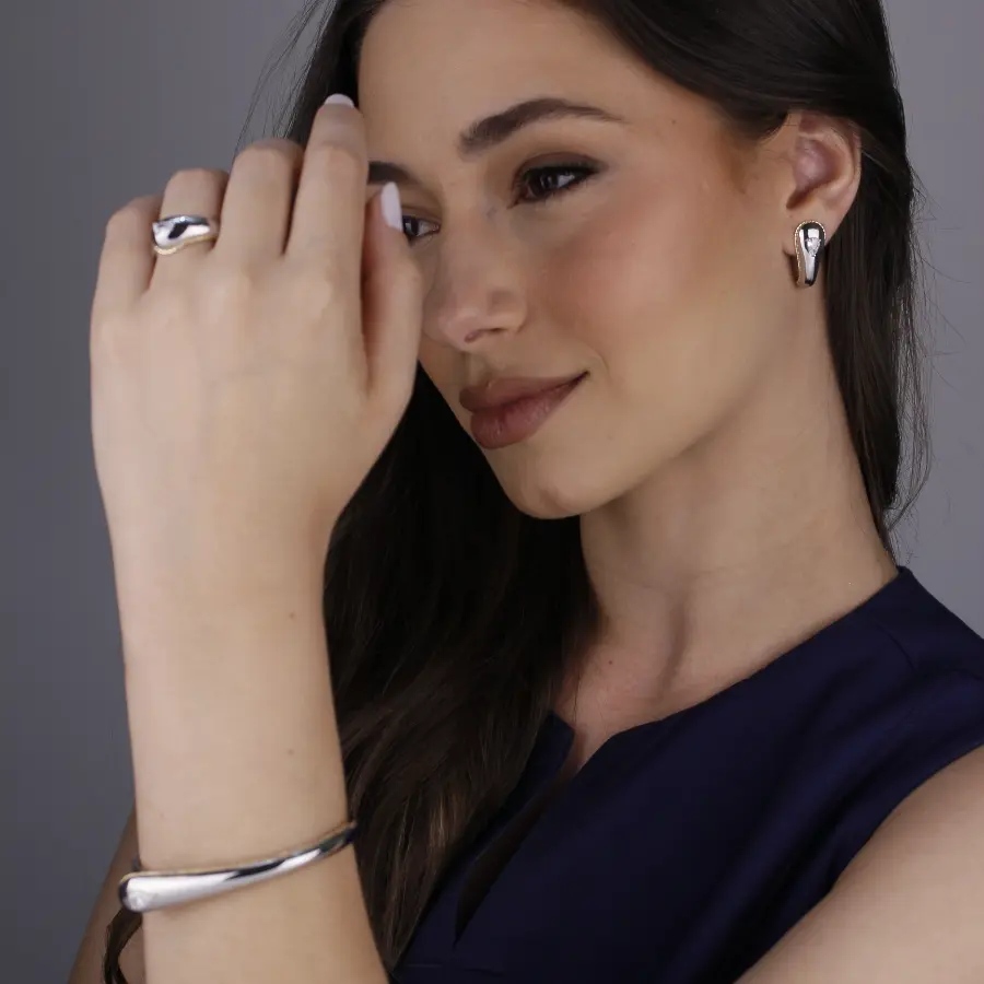 Bracelete Inspiração Liso com Detalhe Cravejado em Zircônia 