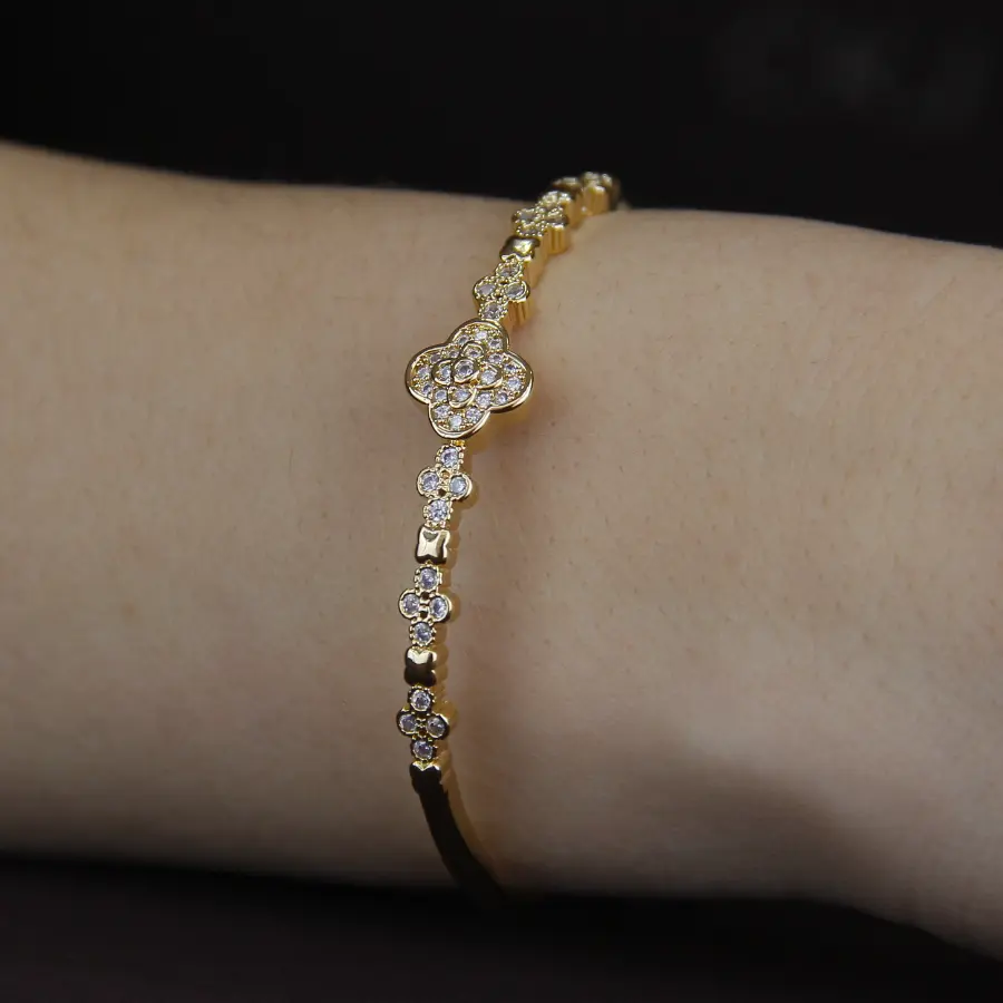 Bracelete Inspiração Trevinho Cravejado em Zircônia 