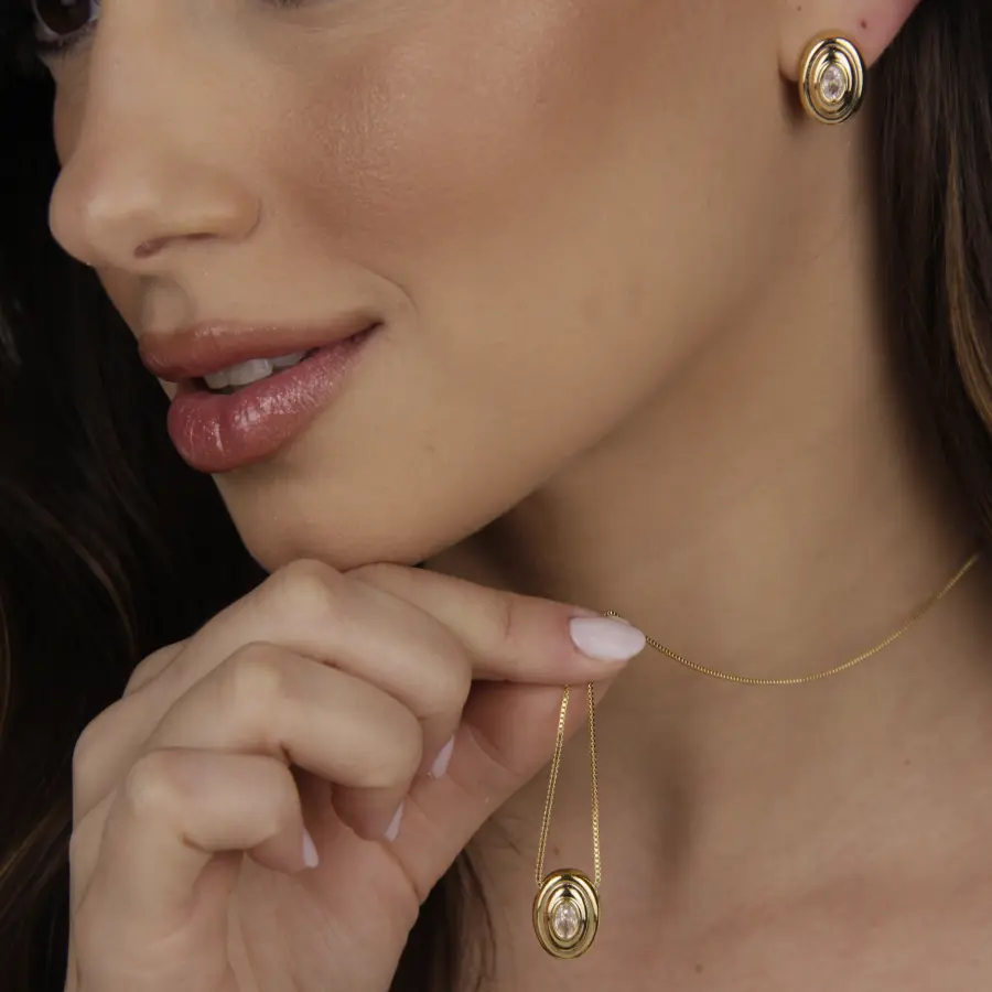 Conjunto Oval Trabalhado e com Detalhe em Zircônia 