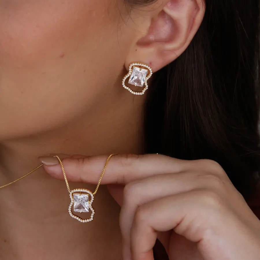 Conjunto Orgânico de Zircônia Cravejado Dourado