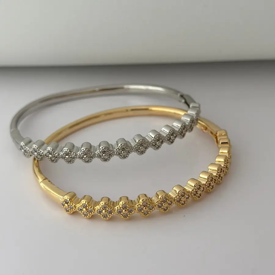 Bracelete Inspiração Trevinho Cravejado em Zircônia 