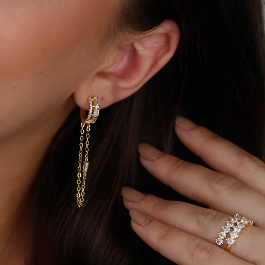 Brinco Click Ear Line com Corrente Dourada e Cristais
