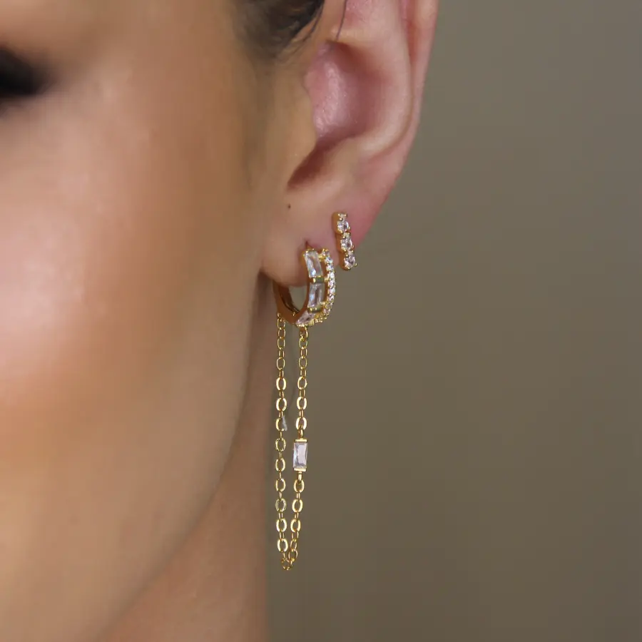 Brinco Click Ear Line com Corrente Dourada e Cristais